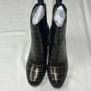 Lauren Ralph Lauren Mylah-Bo-Bte Brown/Gold Embossed Croc boot. Size 6.5 B